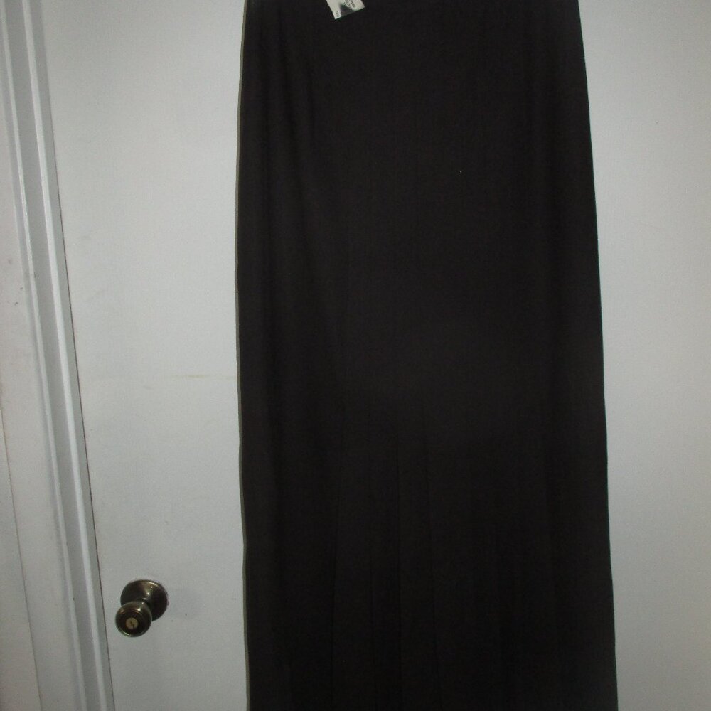 NEW with TAGS EQUATOR BROWN PLEATED SKIRT